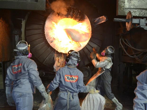 Polícia de Meio Ambiente incinera materiais de pesca predatória