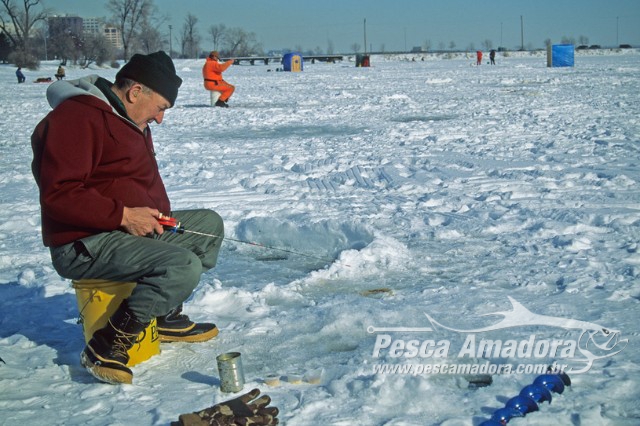 A pesca esportiva em países onde os lagos congelam