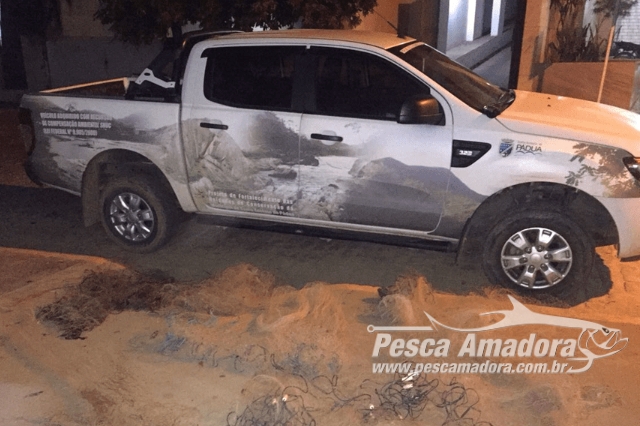 Agentes apreendem 500 metros de redes no Rio Pomba em Santo Antônio de Pádua (RJ)