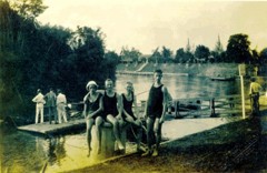 Arquibancadas eram construídas às margens do Pinheiros para os eventos esportivos.