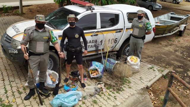 Batalhão Ambiental apreende 70 kg de pescado e materiais ilegais em Cachoeira do Sul (RS)