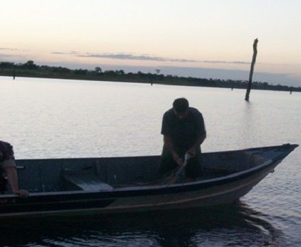 PMA prende dois homens por pescar com petrecho proibido no MS
