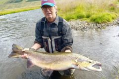 Eric Clapton captura maior salmao da Islandia em 2016