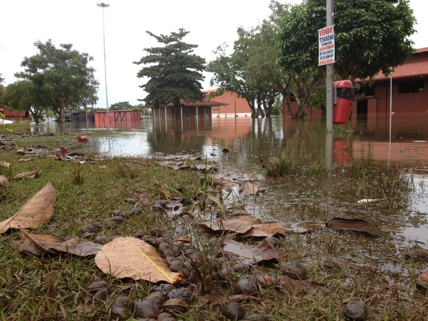 Nível do Rio Madeira chega a 19,19m e estrada de ferro é interditada em RO
