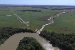 Fazenda constroi canal para desviar agua causando danos ao Rio Araguaia em Goias
