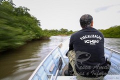 Fiscais apreendem barcos e redes em Florianopolis-SC 2