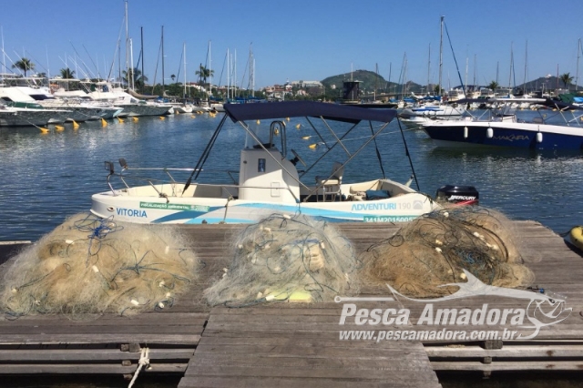 Fiscais apreendem mais de 2.500 metros de redes de emalhe em Vitória (ES)