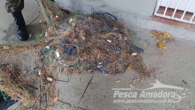 Força Tarefa apreende 2 km de espinheis e redes durante operação no rio Paraguai (MS)