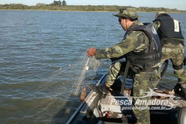 Força Verde apreende 2.000 m de redes e 300 m de espinheis no Rio Tibagi no PR