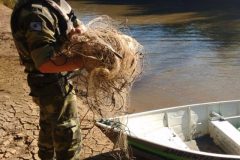 forca-verde-flagra-pesca-predatoria-e-apreende-redes-de-pesca-no-rio-tibagi-pr