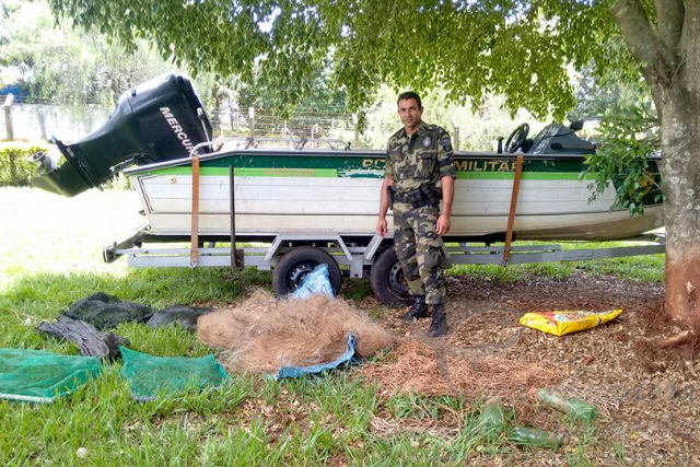 Força Verde recolhe redes e espinhéis durante fiscalização no PR