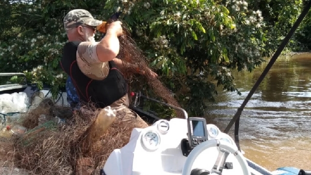 Guarda Ambiental apreende 17 redes no rio dos sinos em São Leopoldo (RS)