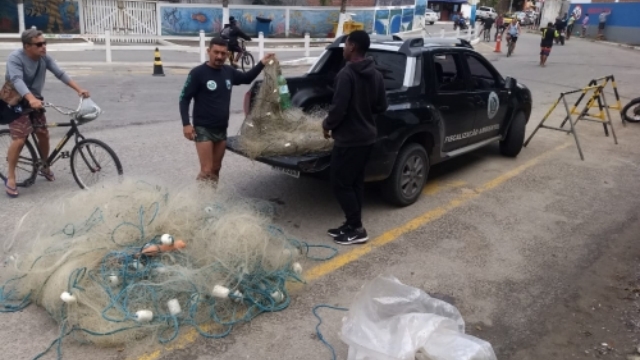 Guarda Ambiental apreende 400m de redes na Lagoa de Araruama em Arraial do Cabo (RJ)