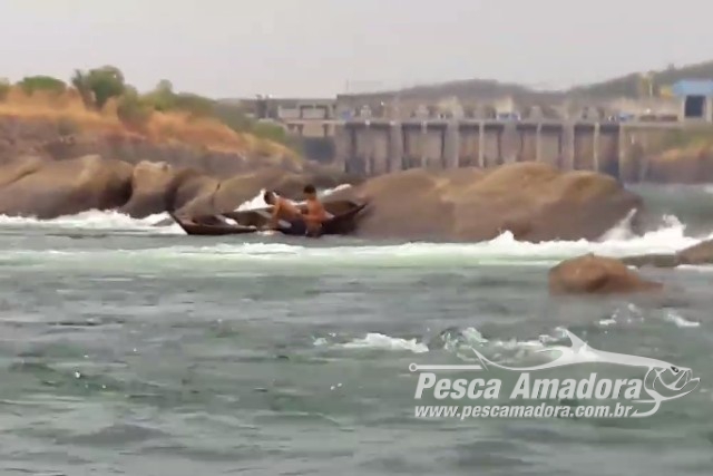 Guia de pesca esportiva flagra pesca ilegal próximo a Usina Hidrelétrica no Rio Tocantins