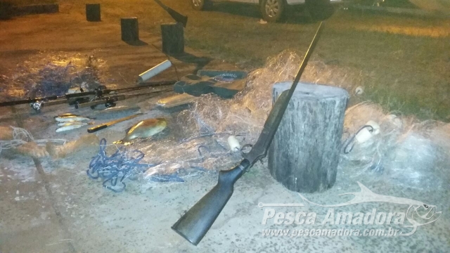 IAP apreende 480 metros de redes durante fiscalização contra a pesca ilegal no Rio Paraná