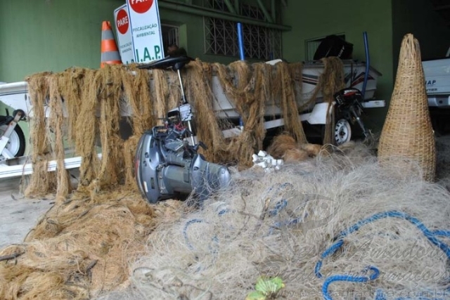 Ibama e IAP apreendem 800 kg de pescado e mais de 2.300 m de redes no Paraná