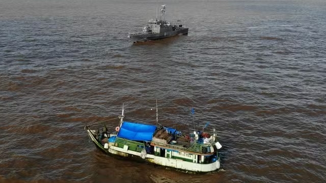Ibama intercepta barco com 5 toneladas de pescado ilegal no Rio Amapá