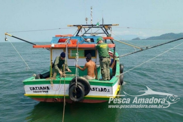 Ibama realiza operação contra captura acidental de botos-cinza na Baía de Sepetiba no RJ