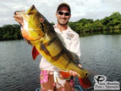 Dyego Almeida com um Tucunaré de 17 Libras