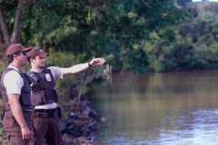 Itaipu discute acoes para coibir a pesca ilegal no Canal da Piracema 2