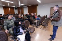 Itaipu discute acoes para coibir a pesca ilegal no Canal da Piracema