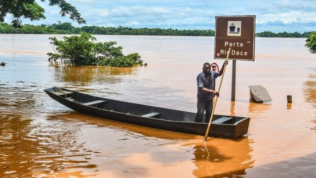 Justiça nega pedido da Samarco e mantém proibição da pesca na foz do Rio Doce no ES