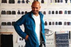 Kelly Slater lanca roupas feitas com redes de pesca 3