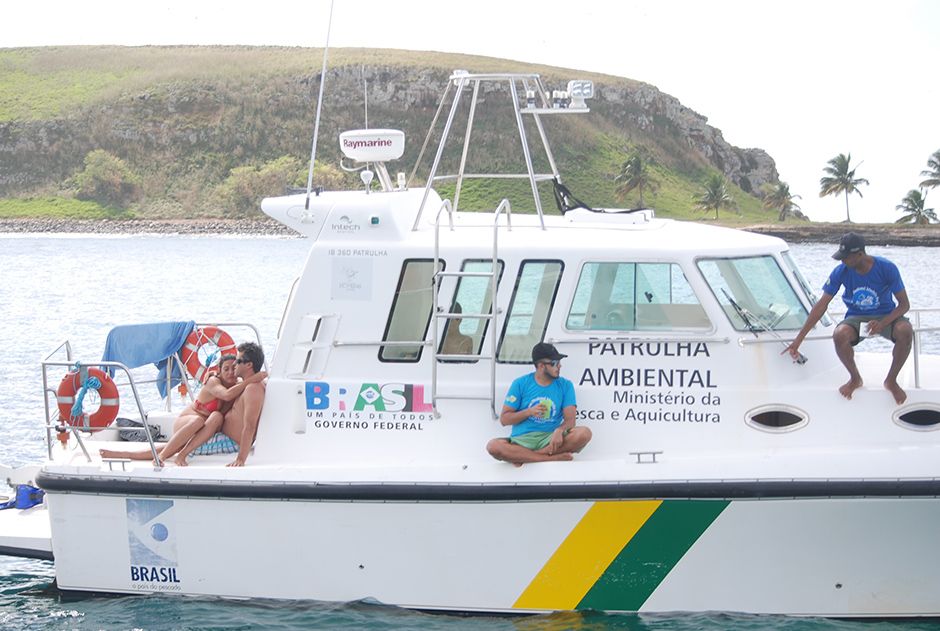 Servidores usam lancha do MPA destinada a fiscalização em passeio na Bahia