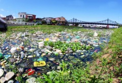 Lixo acumulado em Igarapes em Manaus-AM
