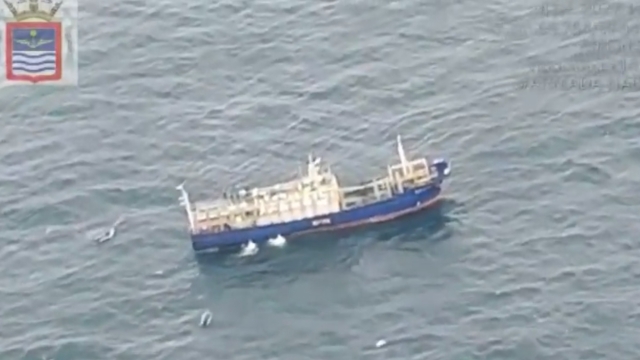 Marinha do Uruguai persegue e apreende barco de pesca chinês praticando pesca ilegal