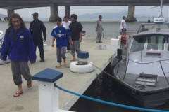 Marinha resgata pescadores que naufragaram durante pesca ilegal em SC