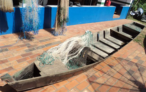 Homem flagrado com petrecho proibido de pesca agride policial e acaba preso