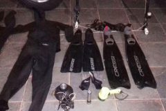 Mergulhadores sao flagrados praticando pesca ilegal no Rio Parana em SP