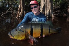 Ornamento da pesca esportiva do tucunare no Amazonas