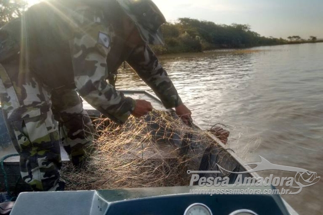 PMA apreende 1.200 metros de redes na represa Capivara no Paraná