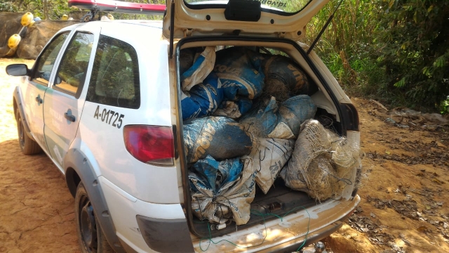 PMA apreende 25 tarrafas durante fiscalização na represa Graminha em Caconde (SP)