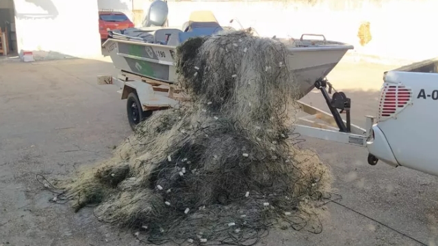 PMA apreende 2,8 mil metros de redes no Rio Paraná, em Presidente Epitácio (SP)