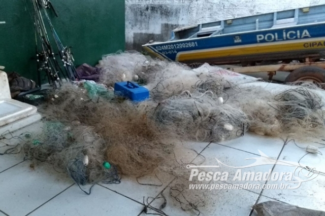 PMA apreende 400 metros de redes, armas e outros materias de pesca no rio Bananal-TO