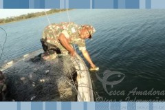 PMA apreende 4km de redes no Rio Parana