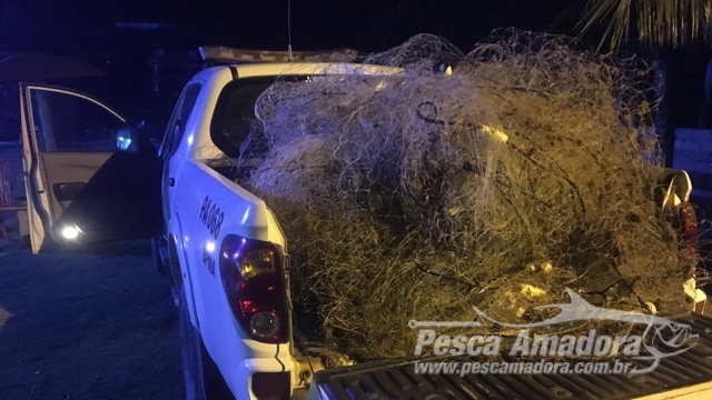 PMA apreende 600 metros de redes de pesca no Rio Cricaré (ES)