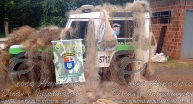 Polícia Ambiental retira mais de 700 metros de redes de pesca do rio Ivaí-PR