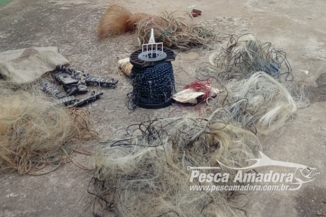 PMA apreende cinco redes e 120 metros de espinhel no Rio das Almas (PR)