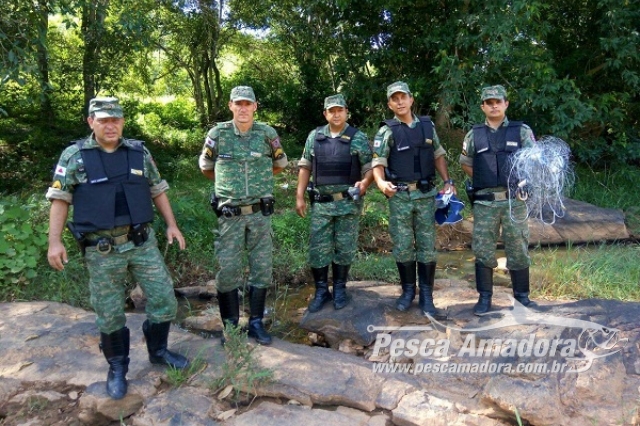 PMA apreende rede de pesca durante fiscalização no Rio Muriaé-MG