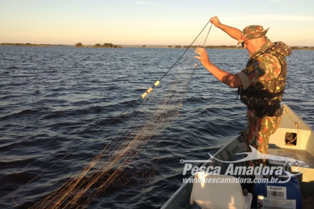 PMA apreende redes, anzol de galho e autua dois por pesca ilegal em MS