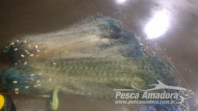 PMA apreende redes após denúncia de pesca irregular em Laguna (SC)