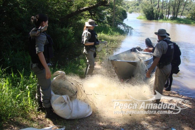 PMA apreende redes durante operação para coibir a pesca predatória no RS