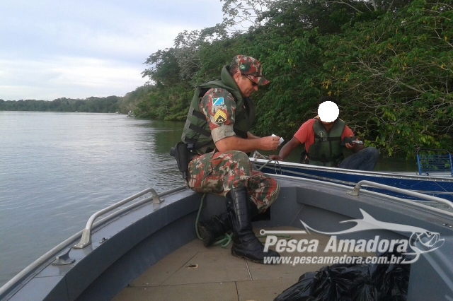 PMA autua dois por pescarem sem licença ambiental no rio Paraná em MS