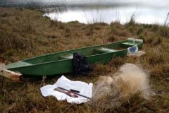 PMA combate a pesca predatoria e apreende barco arma e nove redes no Rio Grande em MG