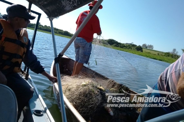 PMA flagra pesca ilegal e apreende 1.800 metros de redes no Rio Tietê em Itapuí (SP)