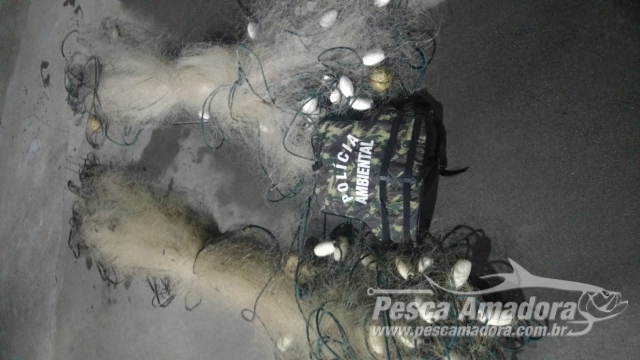 PMA flagra pesca ilegal e apreende redes de pesca no Rio Tubarão em Laguna (SC)